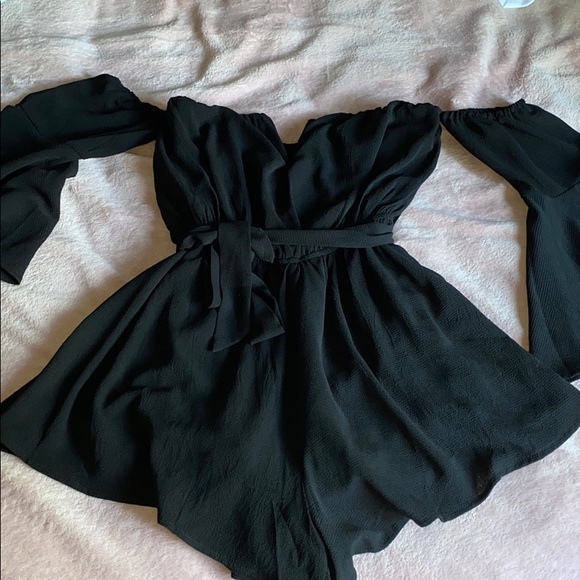Black off the shoulder romper - Picture 2 of 3